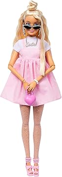 Barbie Deluxe Style Muñeca n. 3 con conjunto de moda Barbiecore, pelo rubio con moño alto, vestido rosa pastel con lazo grande y accesorios como medias de redecilla, HYV27